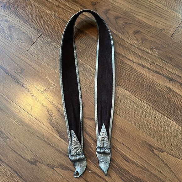 Vintage 80s/90s silvery/bronze faux leather belt with metal leaf buckle - Picture 5 of 6